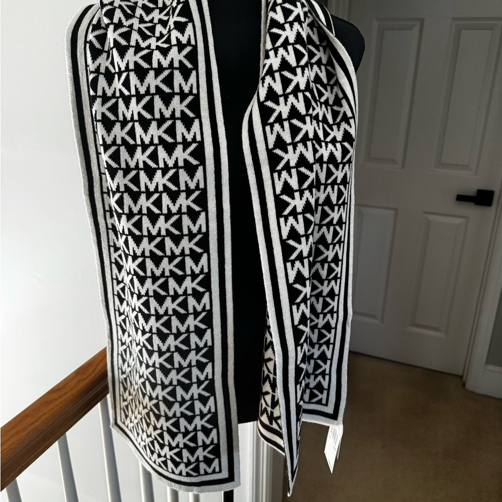 Michael Kors Monochrome Logo Scarf